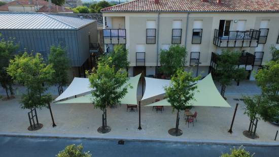 Ombrage O Cafe du village Meysse